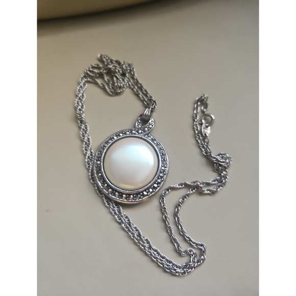 Avon Jewelry - Avon Faux Pearl Reversible Necklace 18" Long W/ Chain And Pendant